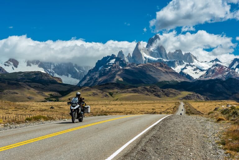 Dónde encontrar el mejor alquiler de motos por días en Argentina 24 motos en una hermosa carretera argentina