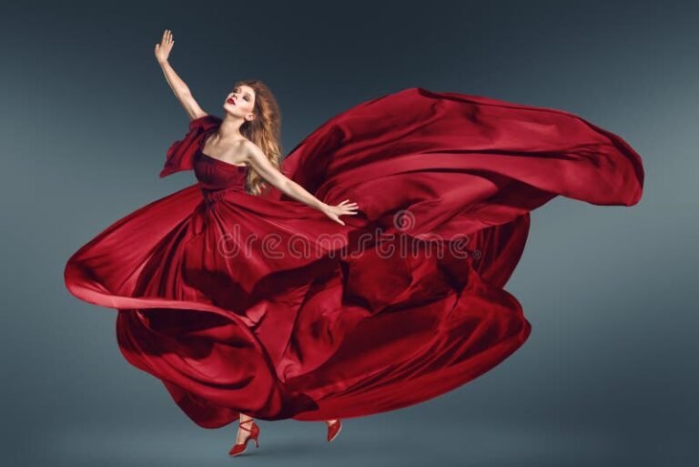mujer elegante vestida de rojo en baile