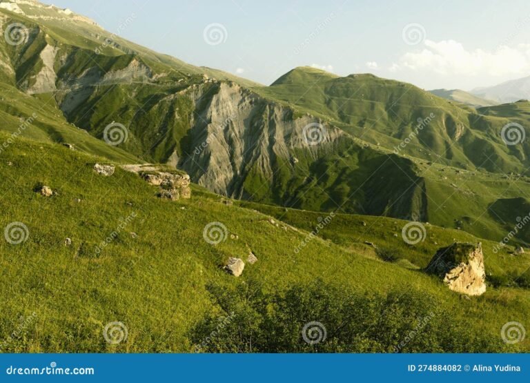 paisaje montanoso de valle alegre