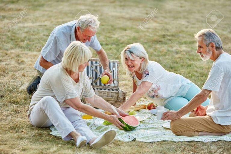 Dónde encontrar residencias para adultos mayores en zona norte 20 parque tranquilo con adultos mayores felices