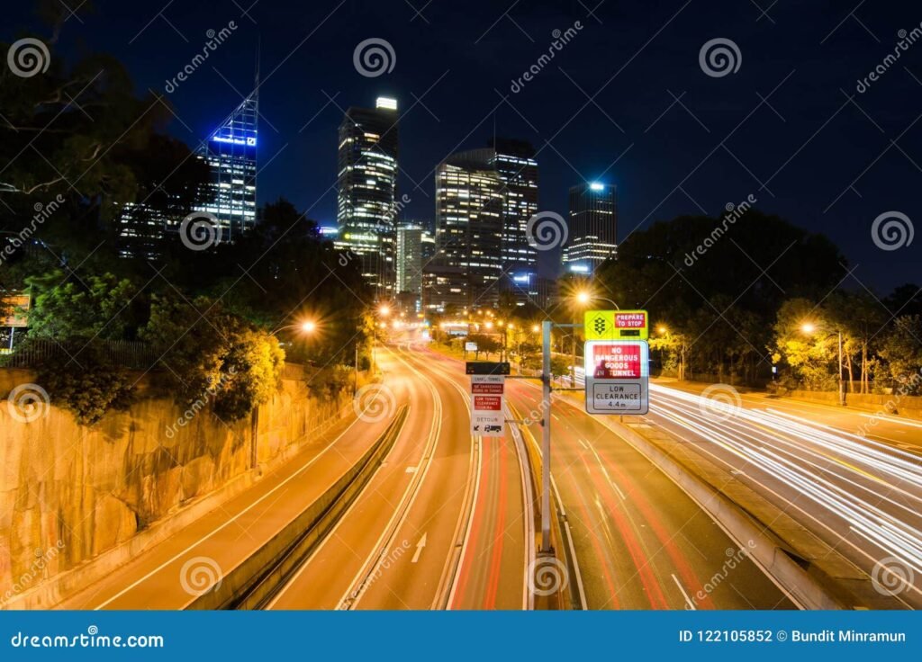 Cuáles son las tarifas de peaje en el Camino del Buen Ayre 1 peaje en carretera con paisaje urbano