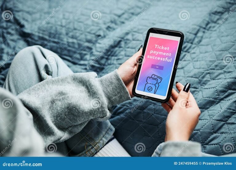 persona comprando entradas en linea