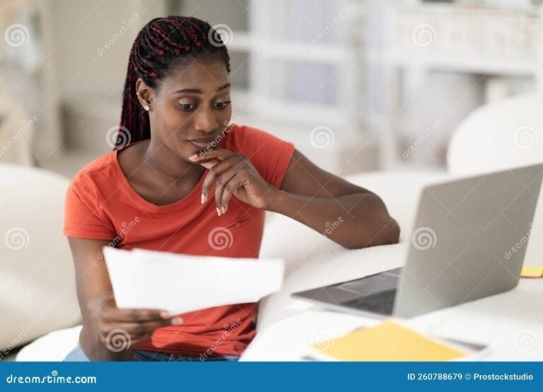 Cómo abrir una cuenta corriente para monotributistas y autónomos en Argentina 20 persona con documentos en un banco