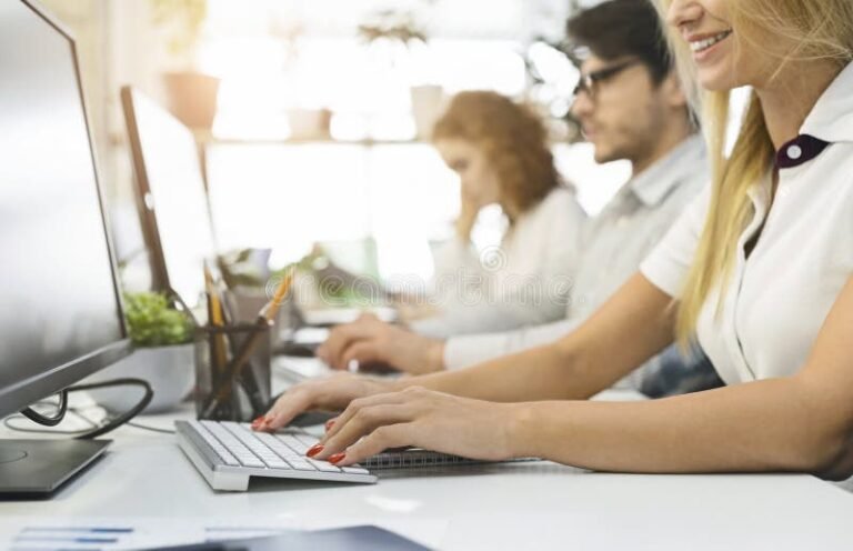 Cómo puedo obtener crédito de ANSES si soy monotributista 16 persona trabajando en oficina con computadoras