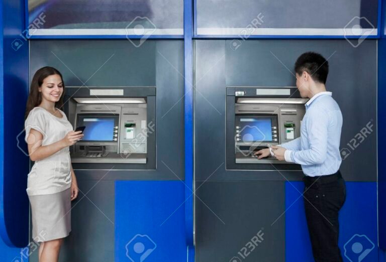 Cómo puedo solicitar la tarjeta de débito del Banco San Juan 2 persona usando un cajero automatico moderno