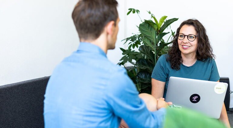 Por qué mi solicitud se encuentra en proceso de evaluación 14 proceso de evaluacion con personas colaborando