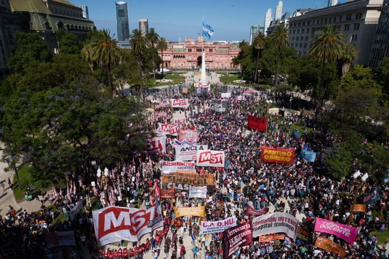protestas masivas en calles argentinas