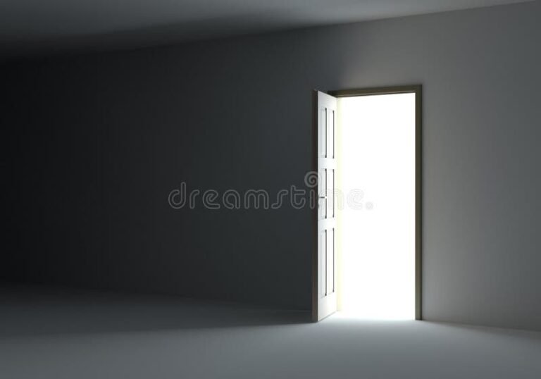 puerta abierta con luces del interior