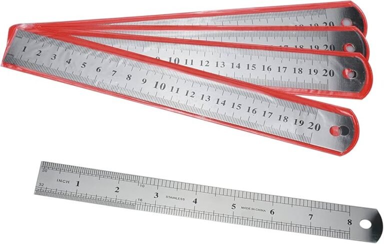 regla con centimetros y milimetros visibles