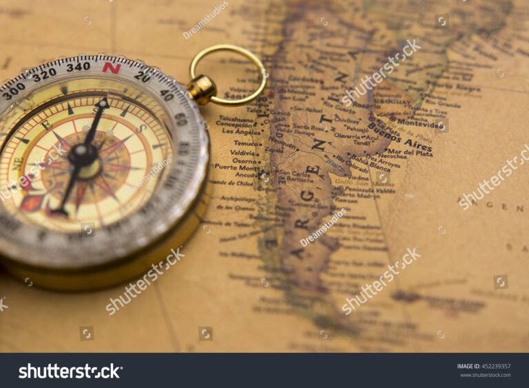 Cómo puedo saber a qué hora nací en Argentina 2 reloj antiguo sobre un mapa de argentina