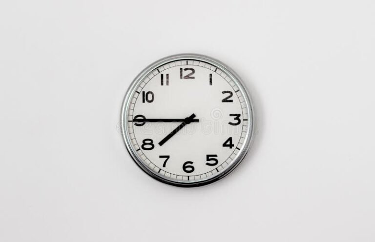 Hasta qué hora está abierto el servicio de Tarjeta Naranja 18 reloj marcando la hora de cierre