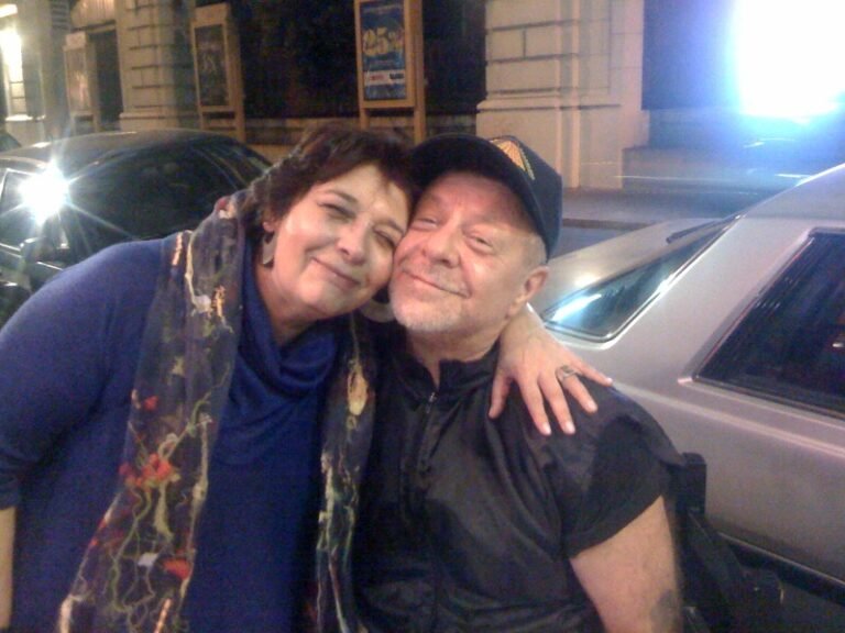 retrato de leon gieco con su familia