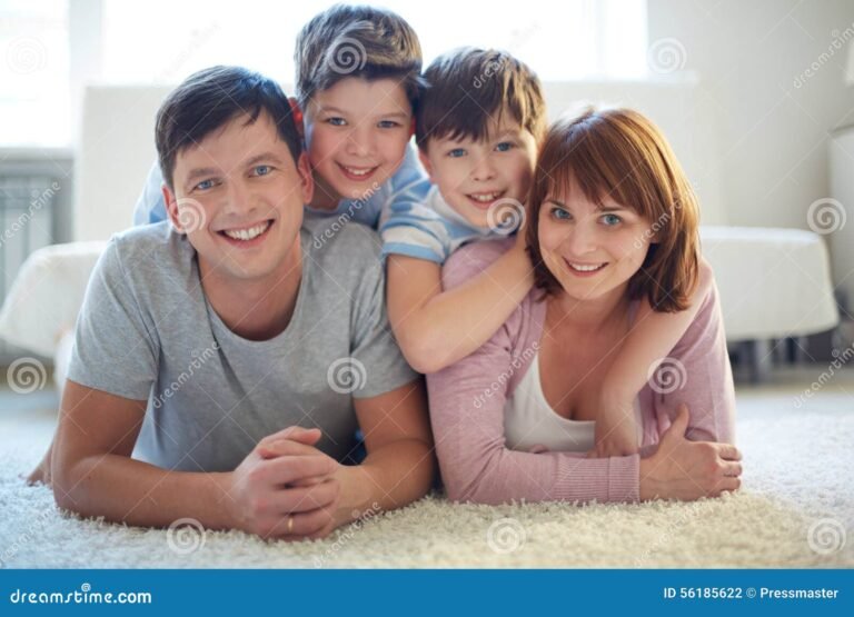 Cómo se encuentra el hijo de las Trillizas de Oro actualmente 10 retrato de una familia moderna feliz