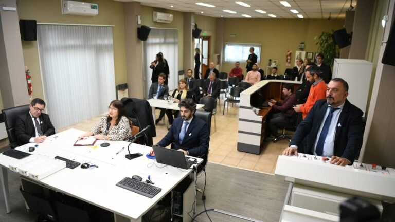 reunion de jurados populares en accion