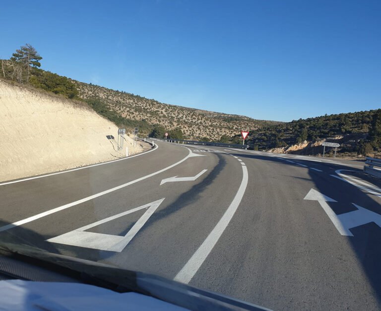 Qué significa la señal de ceda el paso y cómo interpretarla 30 senal de ceda el paso en carretera