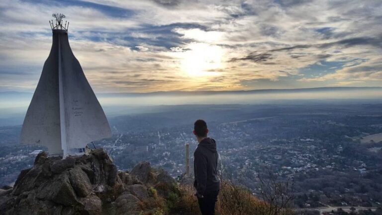 sendero hacia el cerro de la virgen