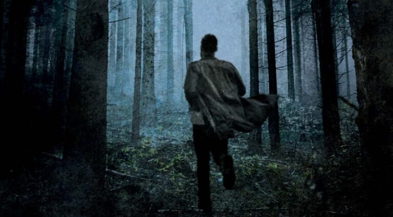 De qué trata "Un lugar en silencio: día uno" y su historia 17 silencio en un bosque oscuro y misterioso