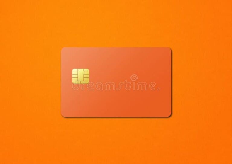 tarjeta naranja sobre fondo colorido