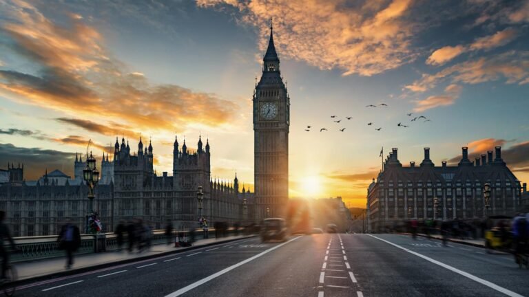 Cómo habilitar mi tarjeta Visa para usar en el exterior por Internet 14 tarjeta visa con paisaje internacional de fondo