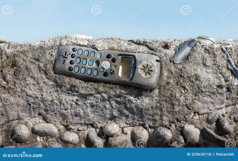 Cuál es el número de teléfono de atención al cliente de Coto 12 telefono antiguo con fondo desenfocado