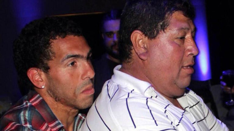 tevez y su padre juntos en una foto