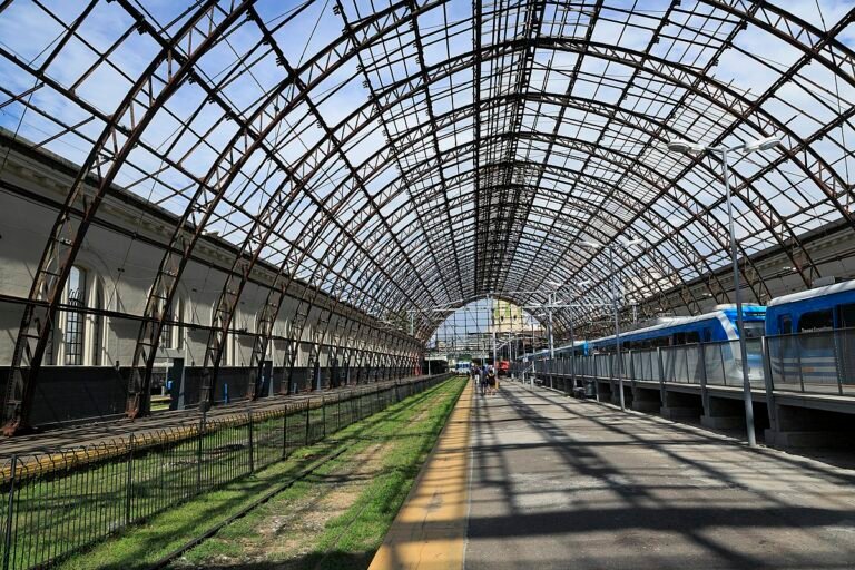 Cuáles son los horarios del tren Roca a La Plata 2 tren roca en estacion de la plata