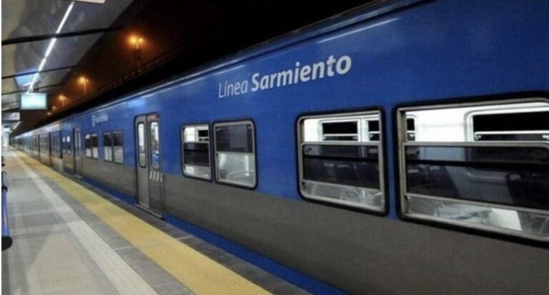 tren sarmiento en estacion de buenos aires