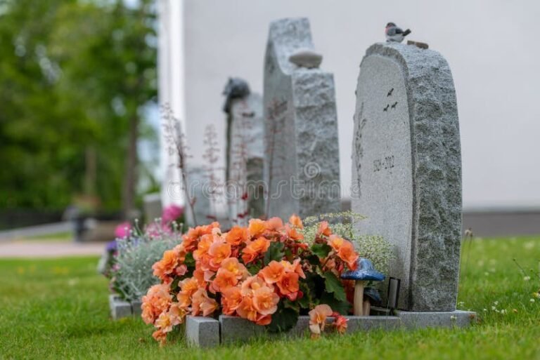 Es cierto que murió la hija de Huguito Flores, el super 18 una flor en un cementerio tranquilo