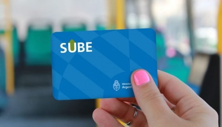 Se puede tener más de una tarjeta SUBE registrada a tu nombre 22 varias tarjetas de transporte en una mano