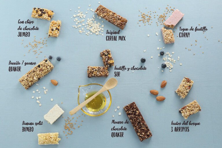 variedad de barritas de cereales saludables