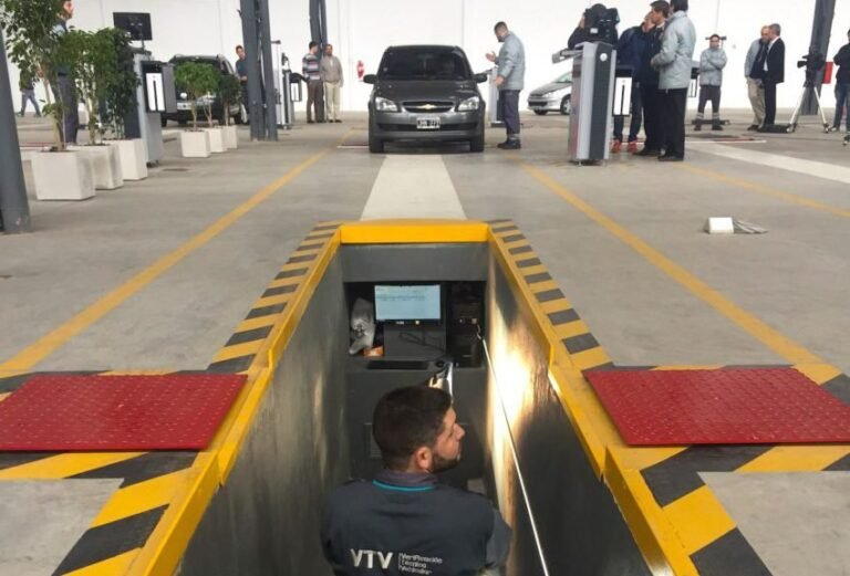 vehiculo en una estacion de vtv 2