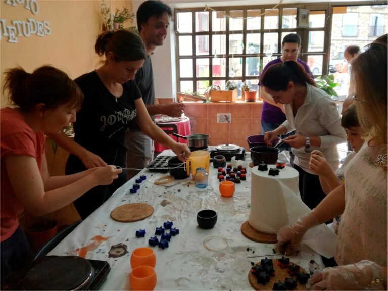 Qué cursos disponibles puedo tomar para hacer velas y jabones 25 velas y jabones artesanales en un taller
