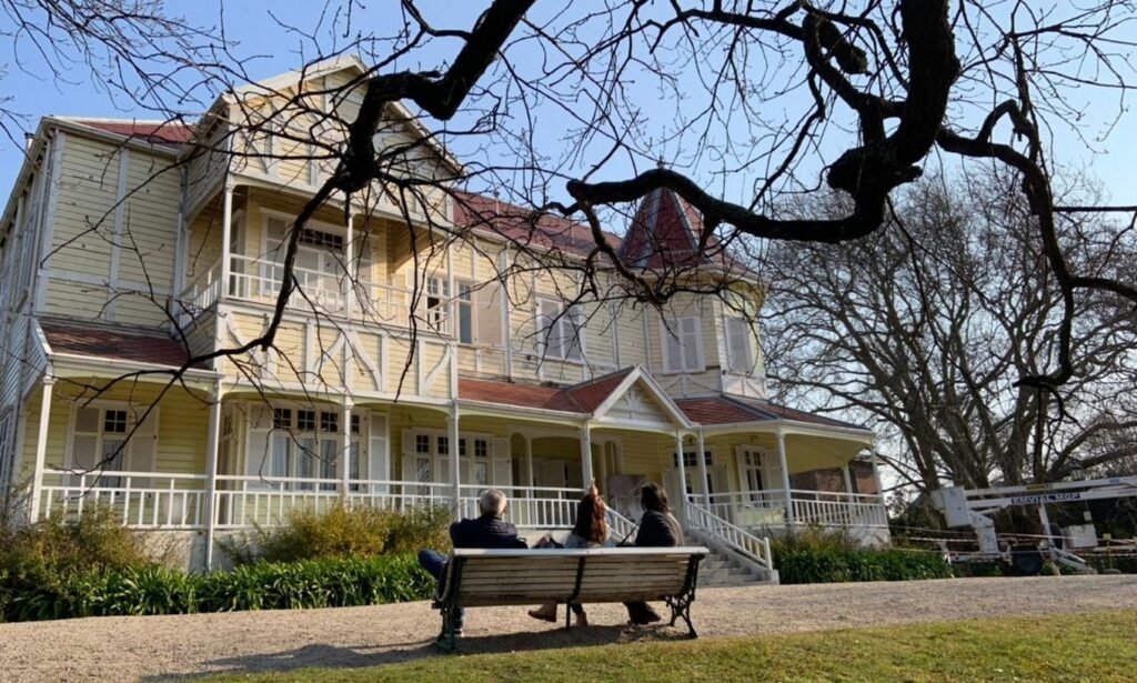 villa victoria ocampo rodeada de naturaleza